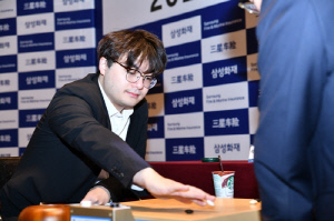 랴오위안허, 딩하오 꺾고 삼성화재배 월드바둑 첫 우승