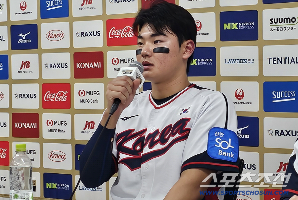 기적의 동점 솔로포 김주원의 '눈물의 기자회견'. 외할아버지 장례식 안가…