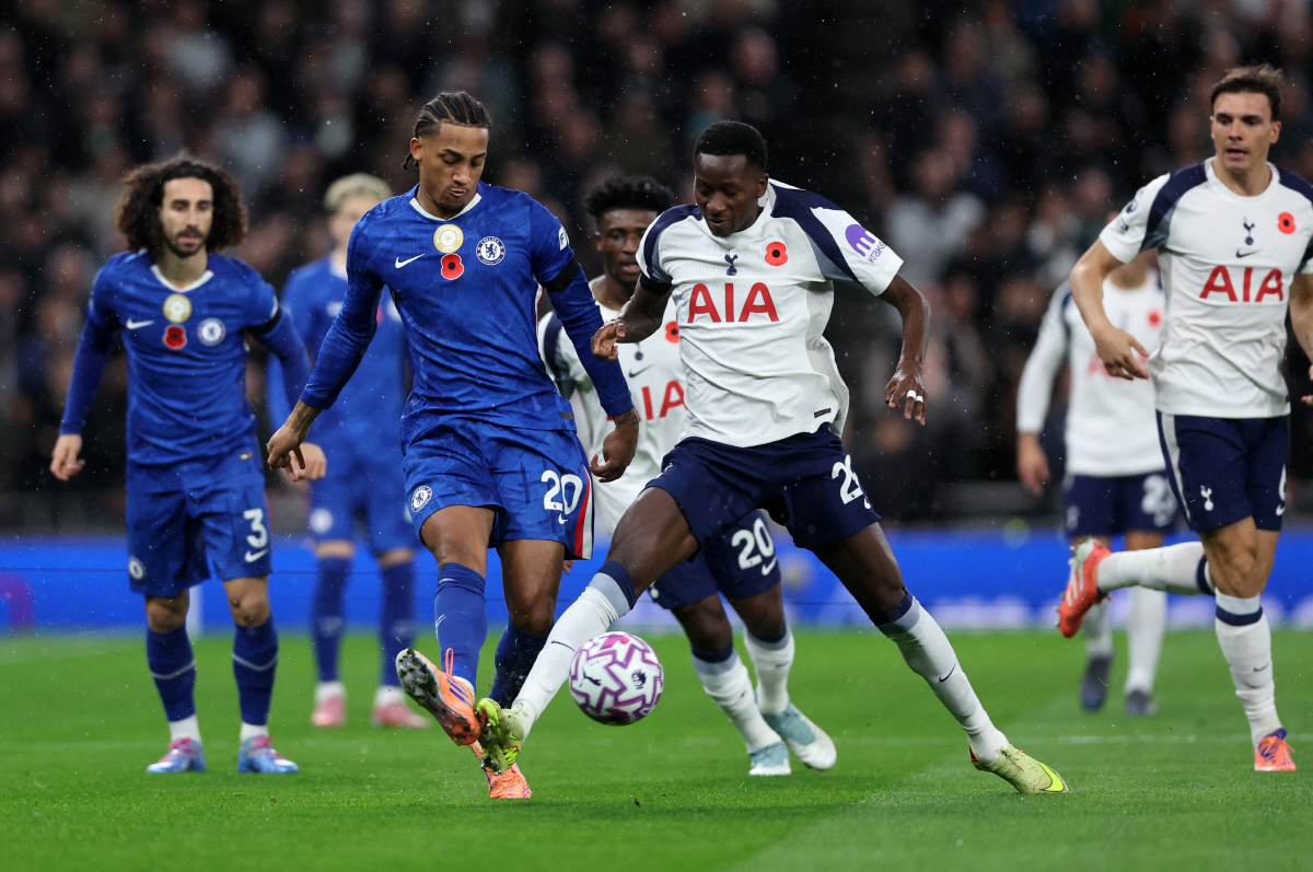 토트넘 초비상, 터지고 또 터졌다...꽃미남 특급 유망주→'SON 애착인…