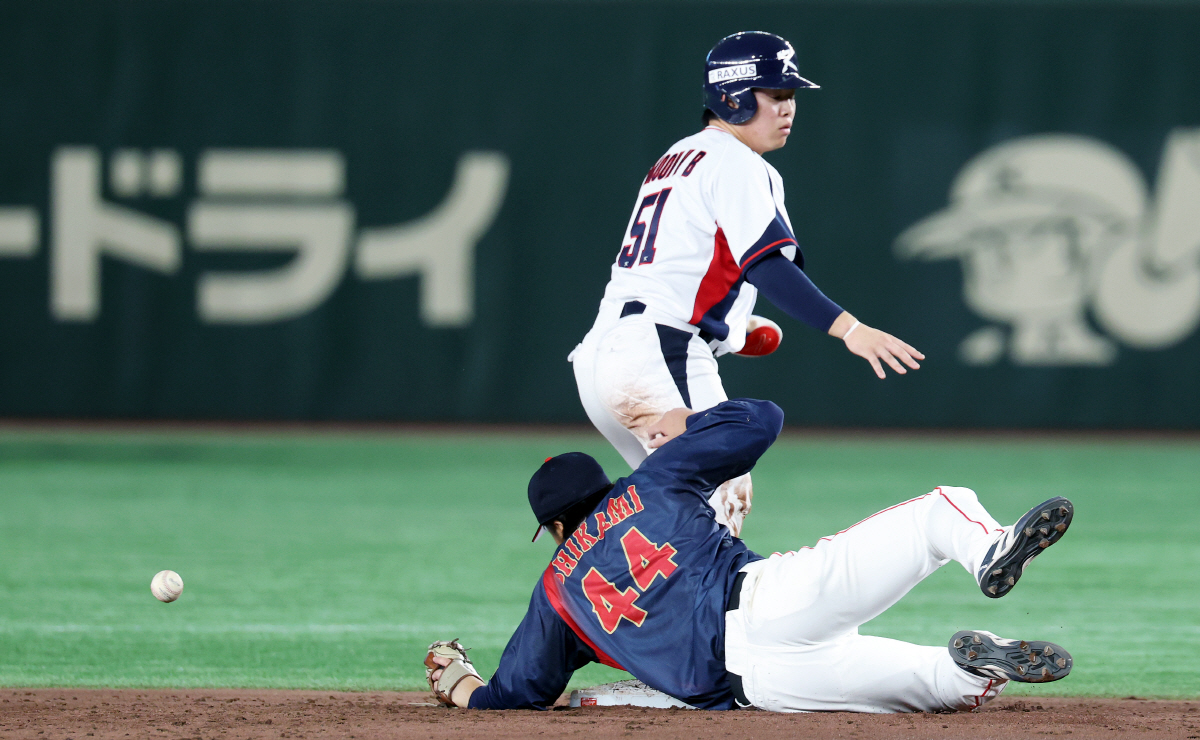 안타 도둑맞고, 도루도 뺏길 뻔…'억까'도 막지 못한 21세 '미친 존재…