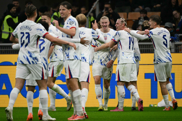 유럽판 중국 탄생? 이탈리아, 월드컵 3회 연속 탈락 '대위기'…홀란 생애 첫 본선행 확정!