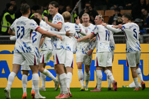 유럽판 중국 탄생? 이탈리아, 월드컵 3회 연속 탈락 '대위기'…홀란 생애 첫 본선행 확정!