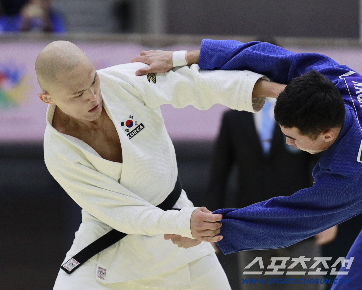 "투혼의 韓유도,도쿄하늘에 태극기를!"'4전5기'정숙화 첫金...첫날 '…