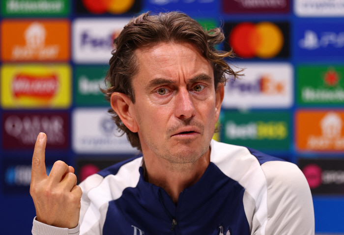 '英 BBC도 깜짝' 토트넘, '역사상 최악' 포스테코글루 유지할 뻔...프랭크 '오피셜' 공식발표