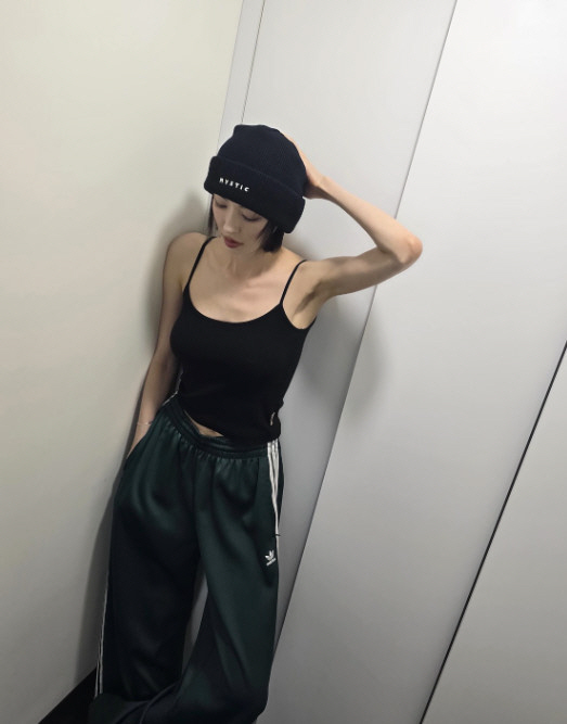 이다희, 힙한 비니에 앙상 갈비뼈 눈길…“너무 말랐어”[SCin스타]