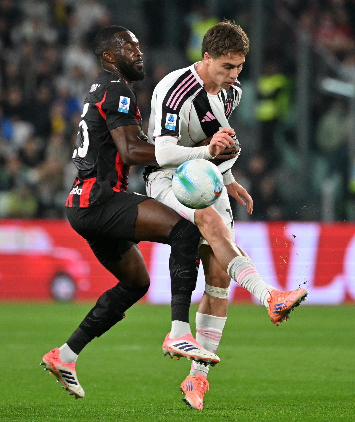 "김민재는 AC 밀란의 큰 꿈!" 간절한 러브콜→경험있는 수비수 절실…'…