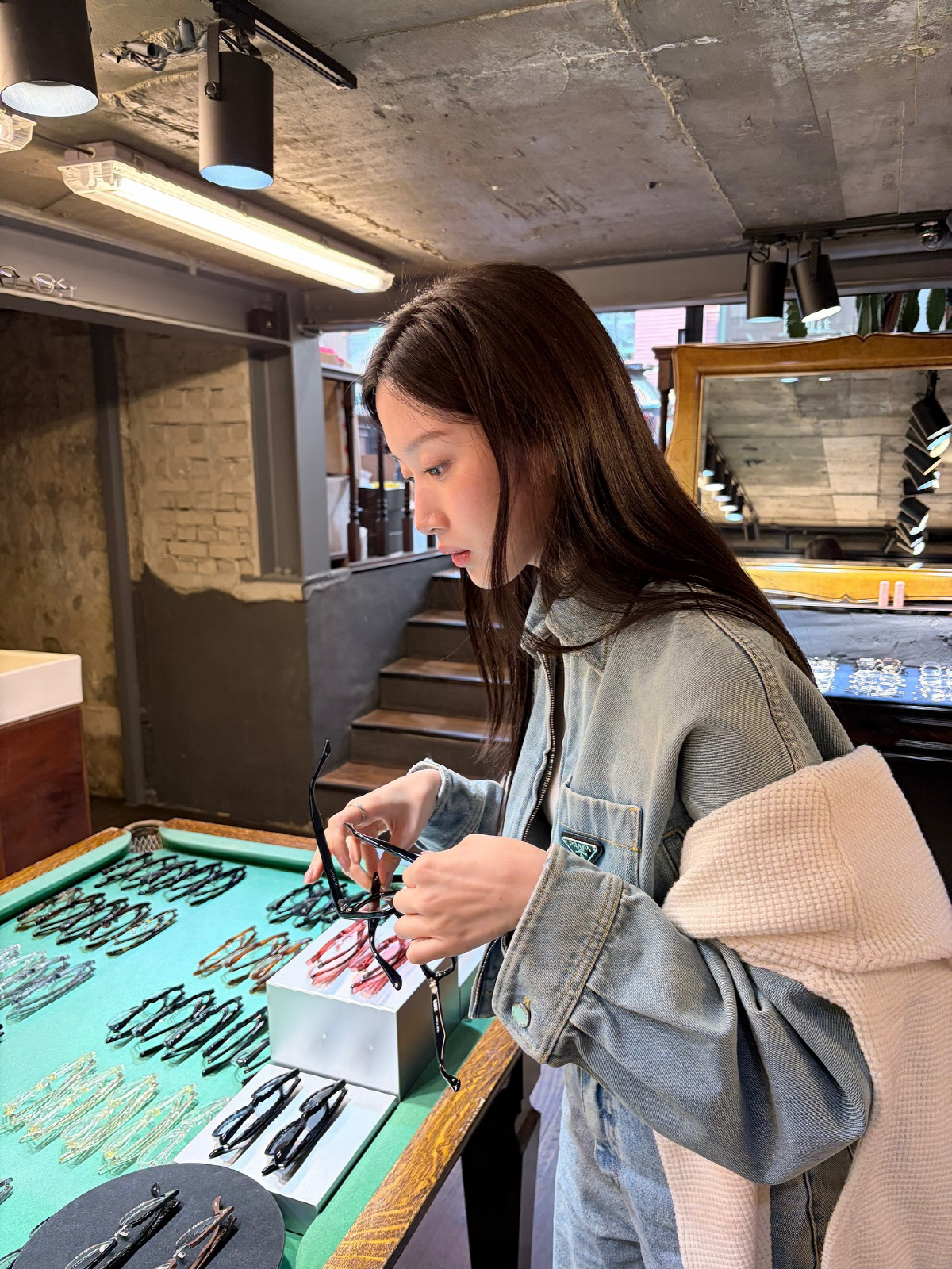 “또렷해진 눈매, 물오른 미모” 문가영, 햇살 아래 빛난 가을 근황

[…
