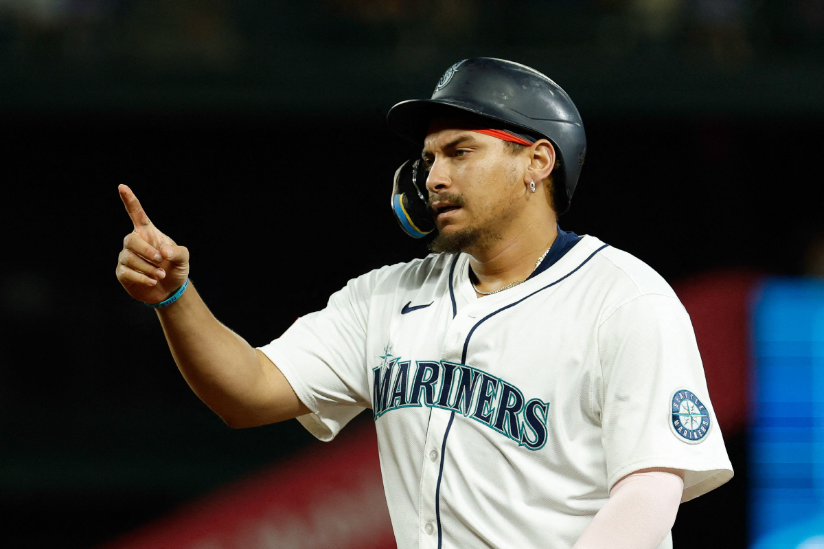 시애틀이 반한 FA 1루수, '30-30 후보'와 5년 1억달러 재계약.…