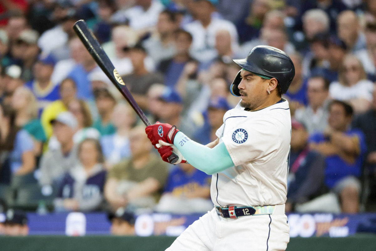 시애틀이 반한 FA 1루수, '30-30 후보'와 5년 1억달러 재계약.…