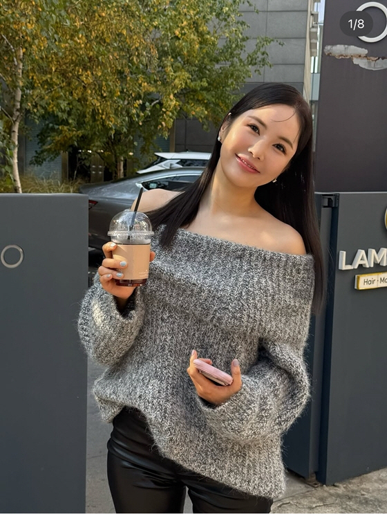 “20대 같네” ‘55kg 유지 중’ 장영란, 오프숄더로 쇄골라인 제대로…