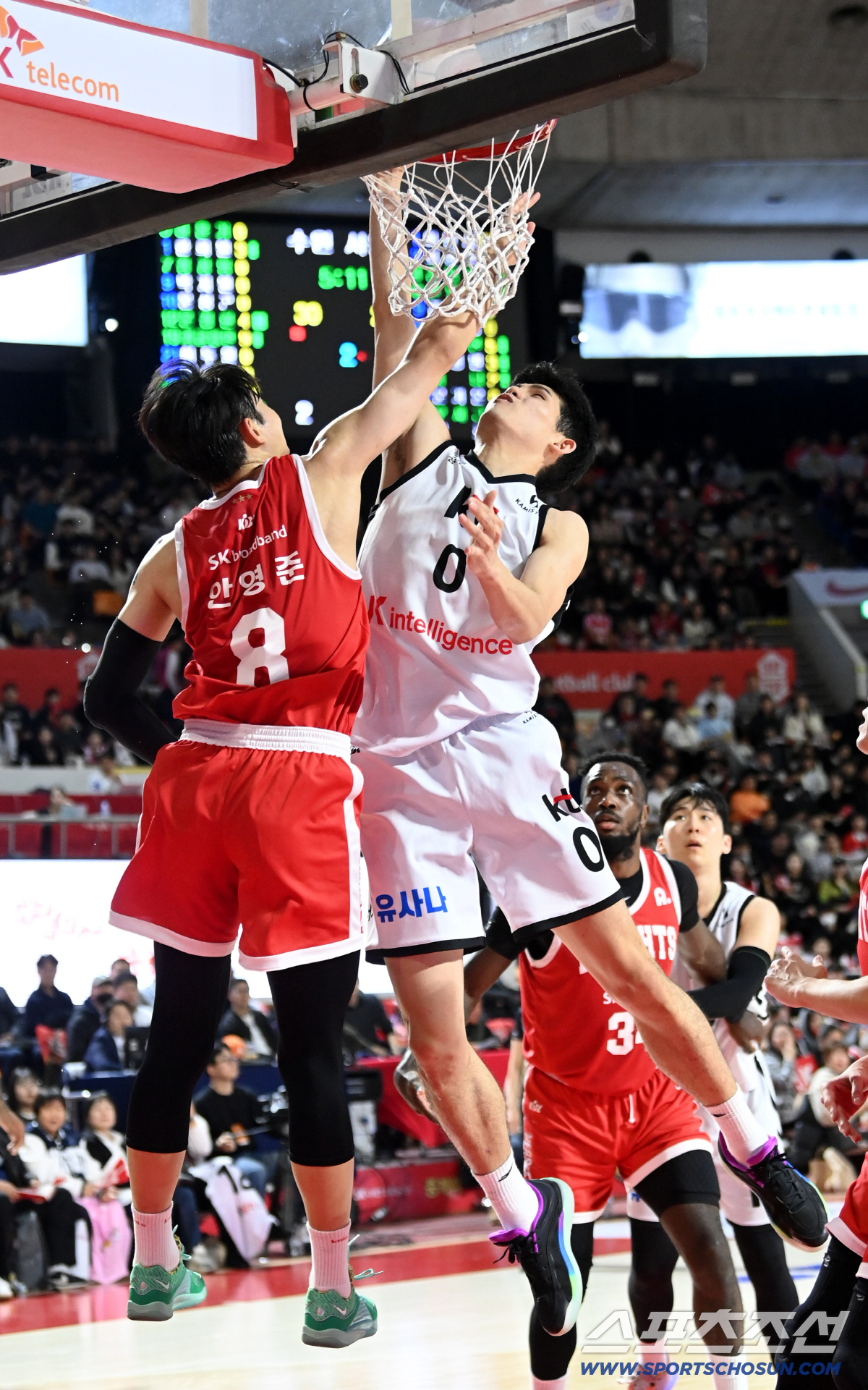 [포토] 하윤기, 안영준과 정면대결