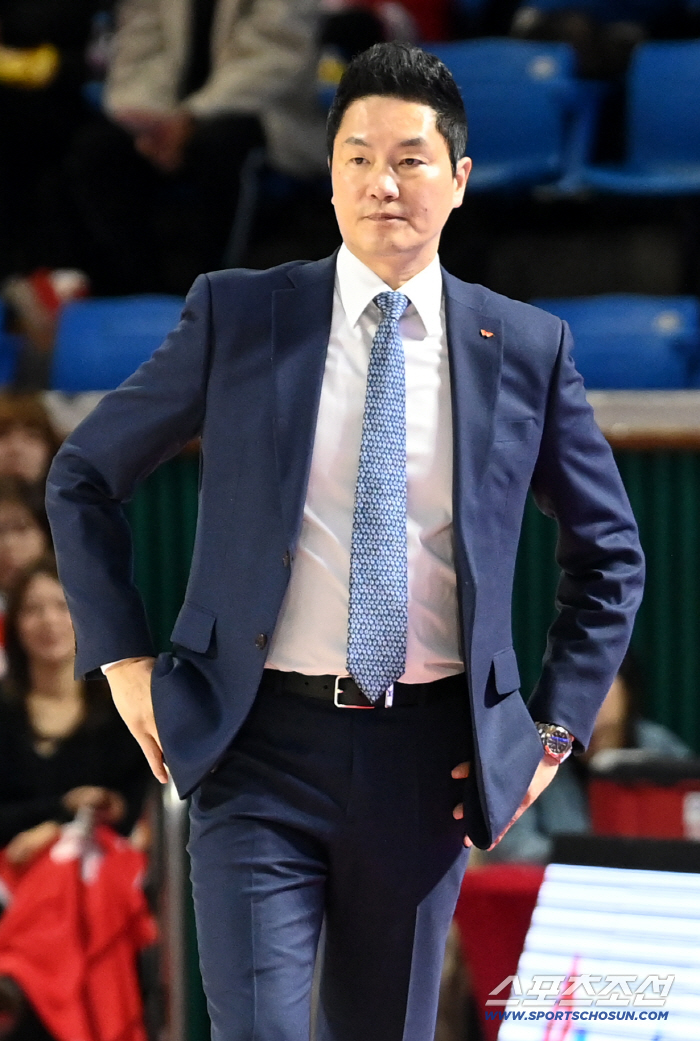 [현장인터뷰]힘들게 이긴 전희철 SK 감독 "팬들께 재미있는 경기를 보여드린 것 같다"