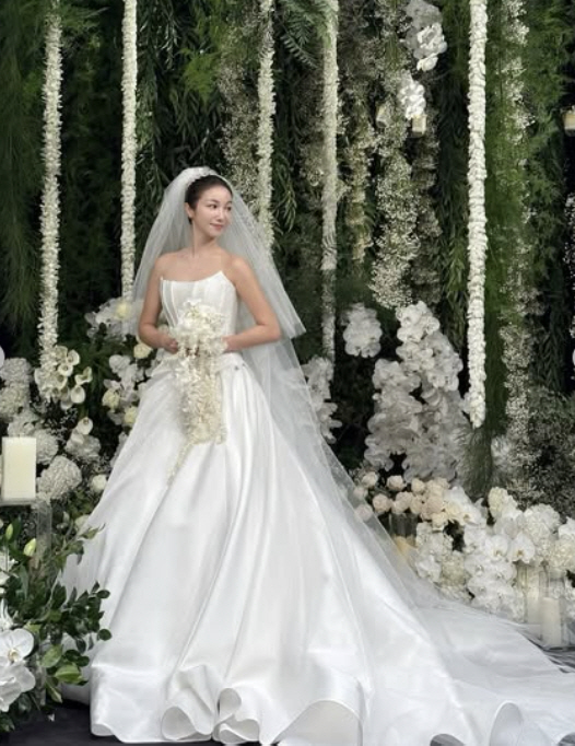 김옥빈, 핸드폰으로 찍은 '극비 결혼식' 사진 공개됐다..."틈새 폰스냅…