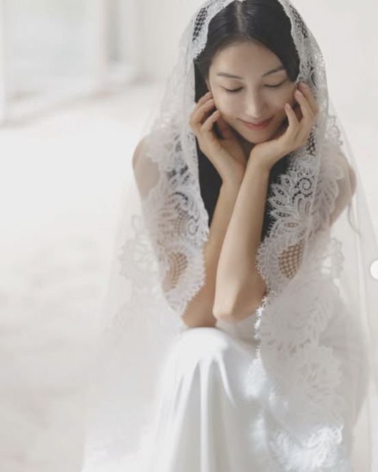 김옥빈, 핸드폰으로 찍은 '극비 결혼식' 사진 공개됐다..."틈새 폰스냅…