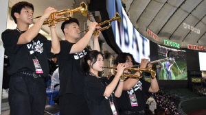 도쿄돔에 울려퍼진 '김주원 응원가' 앰프 아닌 트럼펫 소리였다[무로이칼럼]