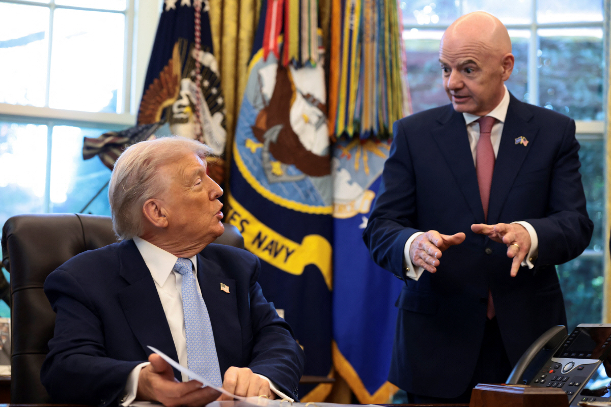 이걸로 장사를? 트럼프 "월드컵 티켓 사면 비자 인터뷰 우대"…하지만 경…