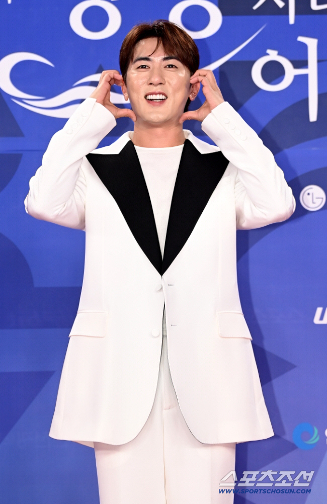 ‘수상 불발’ 김원훈, 상하이 사찰서 “연말엔 상 하나만” 소원 빌었다(…