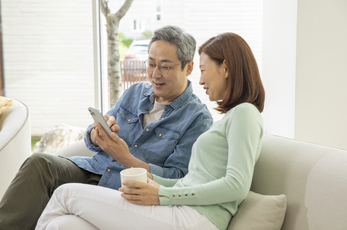 건강관리부터 문화·쇼핑까지…디지털 서비스 적극적 활용 'GG세대' 주목