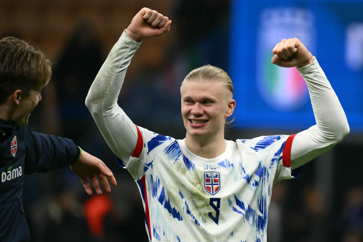 "뭐하는 거?엉덩이 왜 만져!" 홀란,伊DF에 대폭발→멀티골 작렬→노르웨…