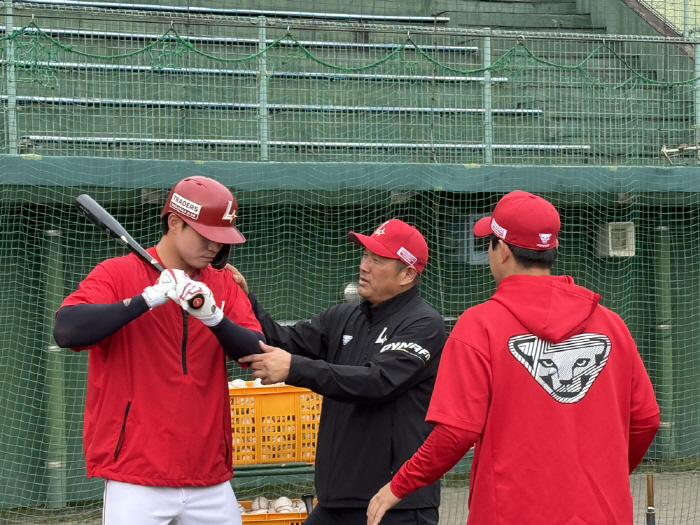 "NPB보다 KBO 선수들 피지컬 더 좋은데, 왜 이래?" 日 전설적 홈…