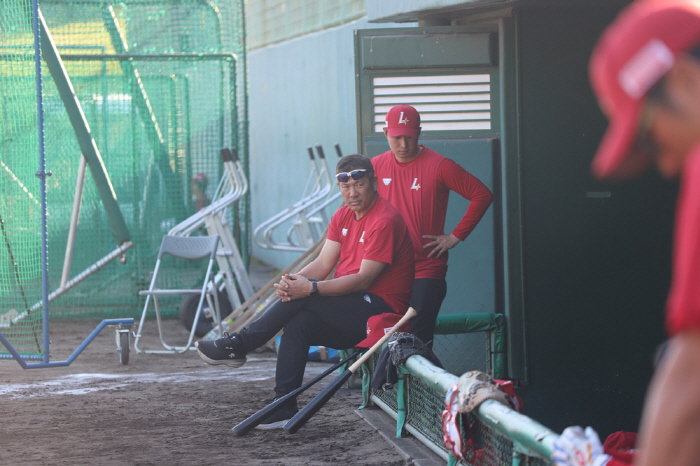 "NPB보다 KBO 선수들 피지컬 더 좋은데, 왜 이래?" 日 전설적 홈…