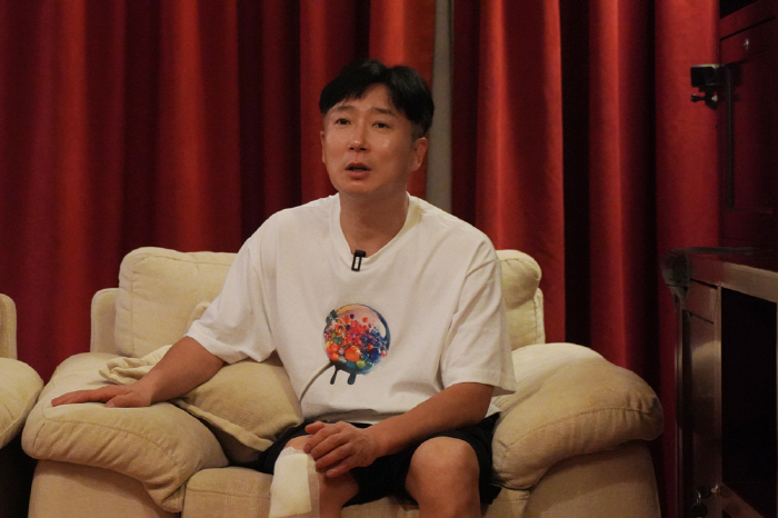 규현, 기린과 뽀뽀 '충격' 인증샷...이수근X은지원과 '케냐 홀릭' (…