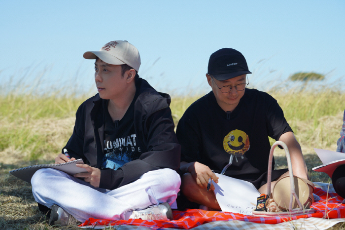 규현, 기린과 뽀뽀 '충격' 인증샷...이수근X은지원과 '케냐 홀릭' (…