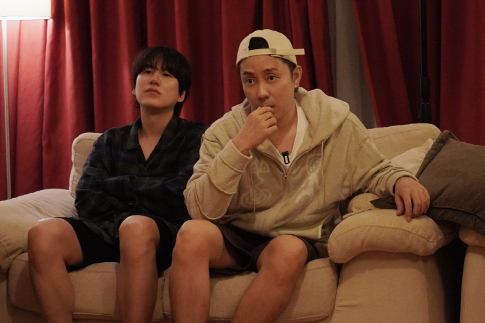 규현, 기린과 뽀뽀 '충격' 인증샷...이수근X은지원과 '케냐 홀릭' (…