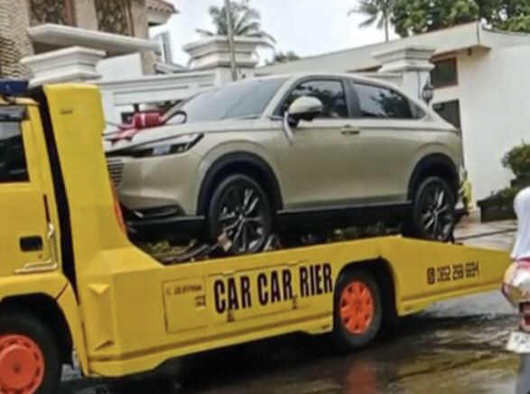 61세 남성과 19세 여성 결혼…결혼 선물은 SUV 차량?