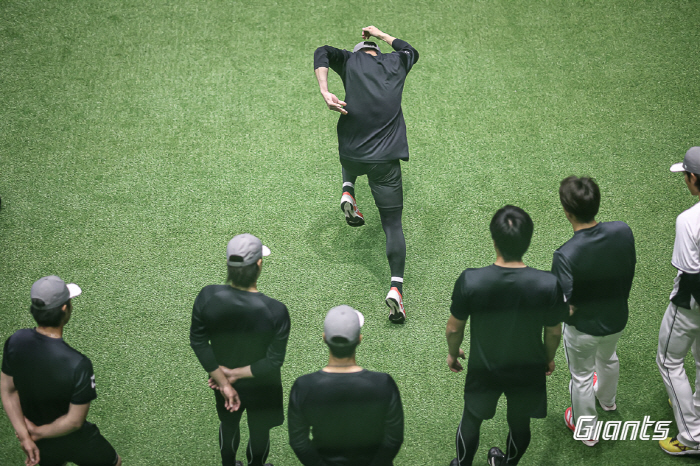 "숨막히는 압박감 각오했는데…" 외부 트레이너까지 초빙한 자매구단의 선진…