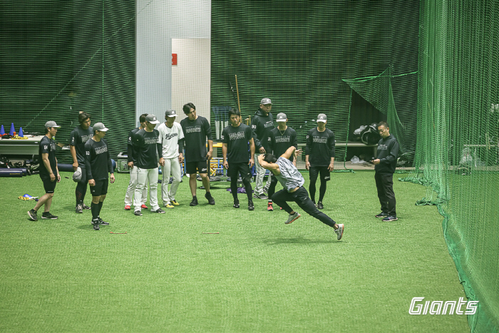 "숨막히는 압박감 각오했는데…" 외부 트레이너까지 초빙한 자매구단의 선진…