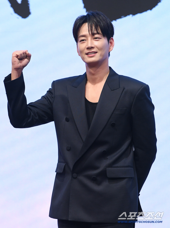 '문무' 김영조 감독 "이현욱 외모 너무 뛰어나, 남성·여성 시청자 모두 사로잡을 것"