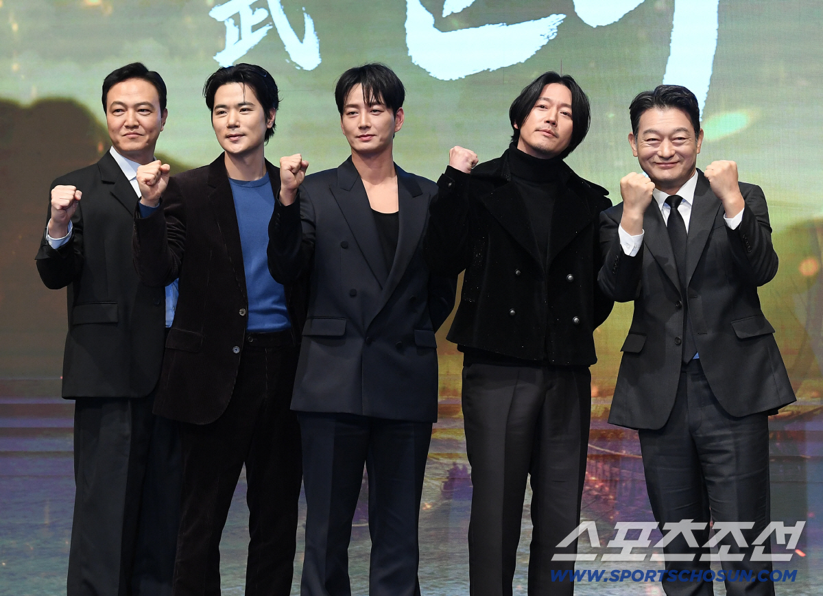 [SC현장] "'살아있는 교과서' 될 것"…'문무' 이현욱·장혁→김강우,…