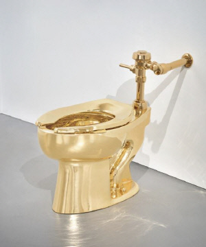 무게 100㎏ 황금 변기 경매 출현…시작 가격 147억원