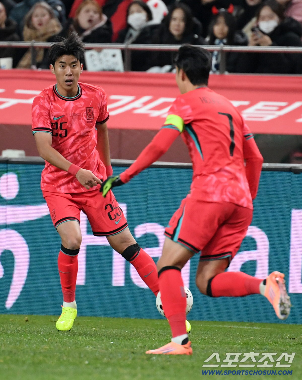 [가나전 전반분석]'삼대장' 빼고 다 바꿨지만 '슈팅 단 1개', 파격 …