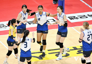 대충격 현대건설 4연패! 어떻게 10점 밖에 못 내나.. 페퍼저축 3-1 완승!