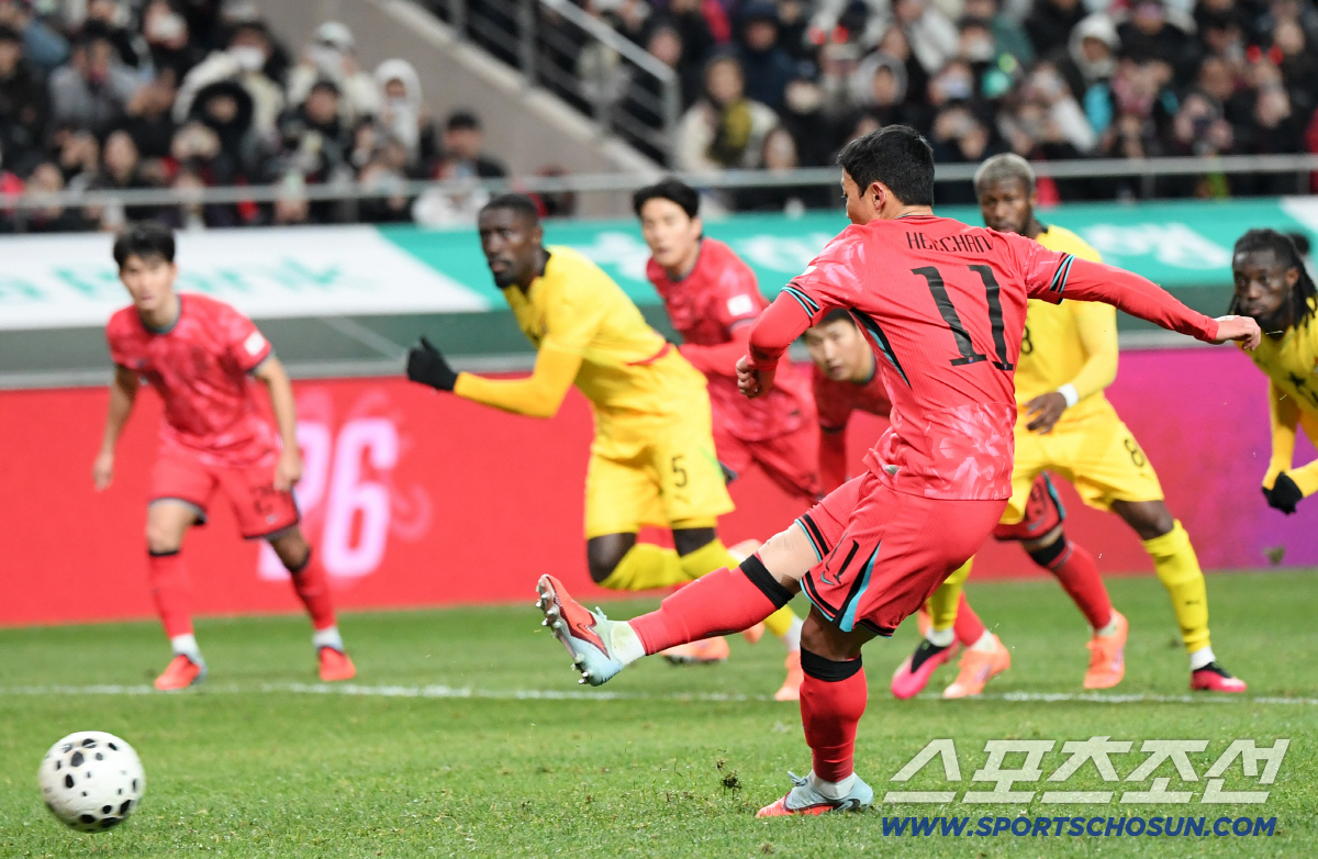 [포토] 황희찬, 페널티킥 실패