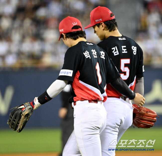 MVP 김도영의 홀로서기, 떠나는 멘토 박찬호에게 "야구 가르쳐주셔서 감…