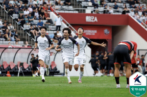 단 1경기 남은 K리그2 PO 전쟁의 결말, 발디비아-에울레르-후이즈 '에이스'에게 물어봐