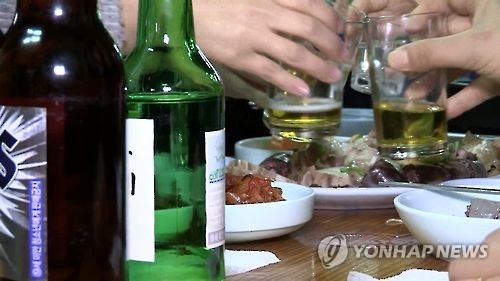 술병에 과음 위험·음주운전 경고 문구 '더 크게'
