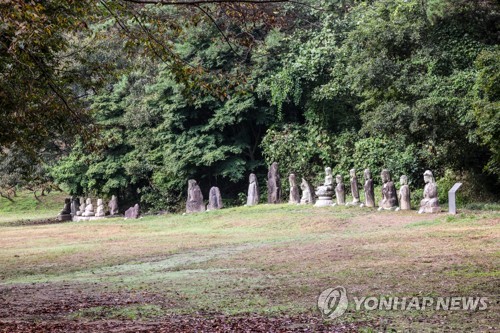 축제에서 제작된 불상들[사진/백승렬 기자]
