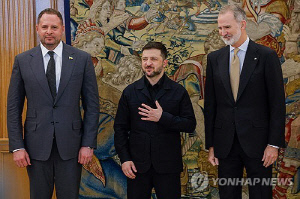 부패 스캔들에 최측근 비서실장 해임 압박받는 젤렌스키