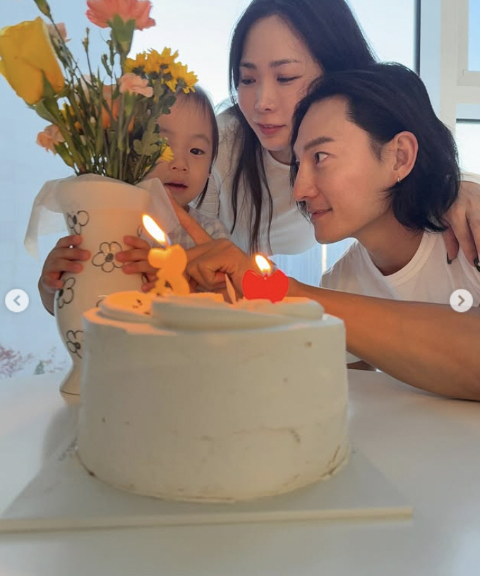 "불화설 씻었다" 허니제이♥정담, 3주년 꽃다발 문구 "300년 더 함께…