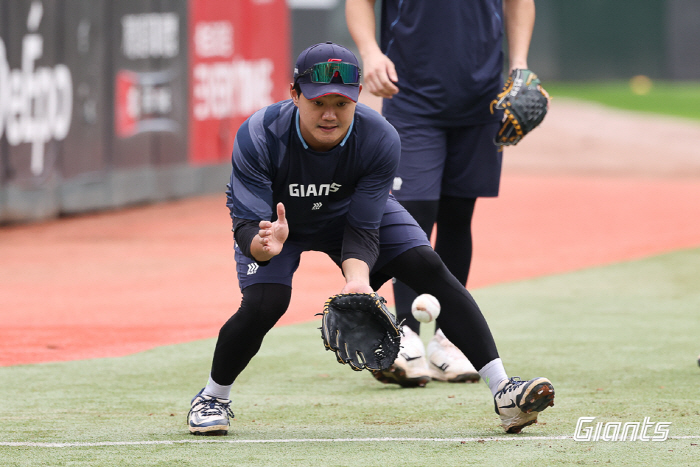 18홈런 3루 거포 어디로? "카센터 예약도 안되더라"…31세에 외야 훈…