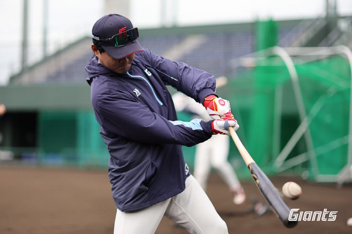 18홈런 3루 거포 어디로? "카센터 예약도 안되더라"…31세에 외야 훈…