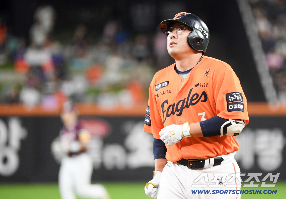 꼴찌팀의 파격 선택...'72억 사나이' 안치홍, 2차드래프트 전체 1순…