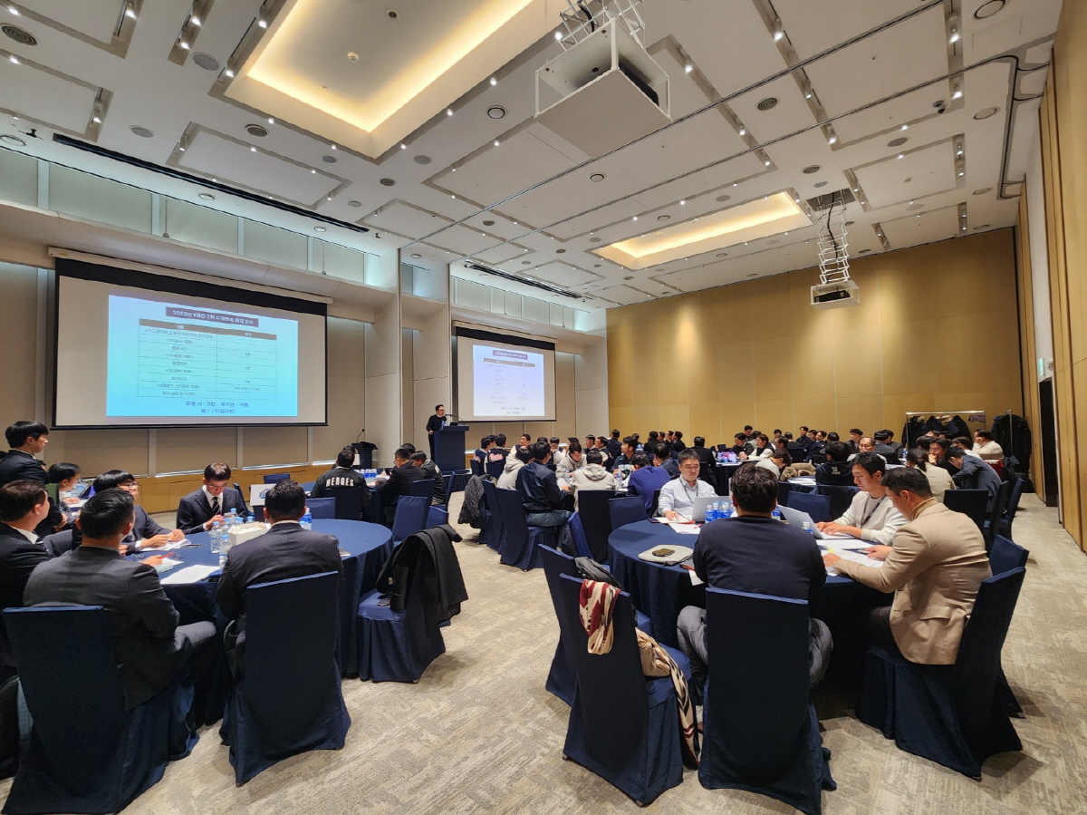 꼴찌팀의 파격 선택...'72억 사나이' 안치홍, 2차드래프트 전체 1순…