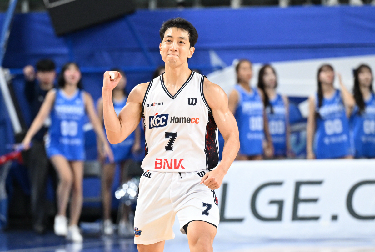 '봤지? 허훈 효과' 슈퍼팀 KCC, 마침내 무서워진다…'해결사' 허훈 …