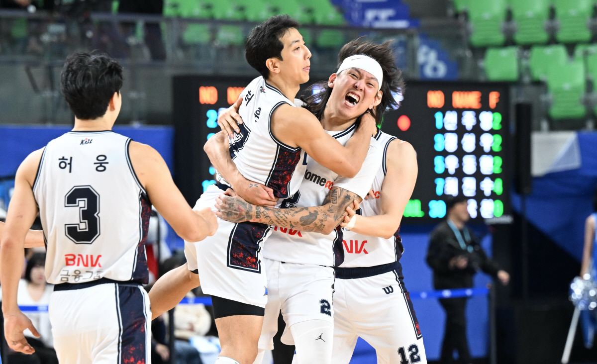 '봤지? 허훈 효과' 슈퍼팀 KCC, 마침내 무서워진다…'해결사' 허훈 …