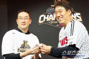 롤렉스 차고 떠나나... 박찬호 계약 후 상한가. 옵션 미달이 신이 주신 기회였네